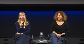 Dialogue entre Lola Lafon (écrivaine) et Mona Bauer (Achache) (cinéaste)© Forum des images