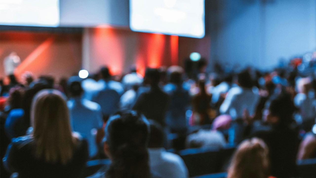 L’accompagnement éditorial, une spécificité du support physique 1920 ©Luis Quintero Pexels