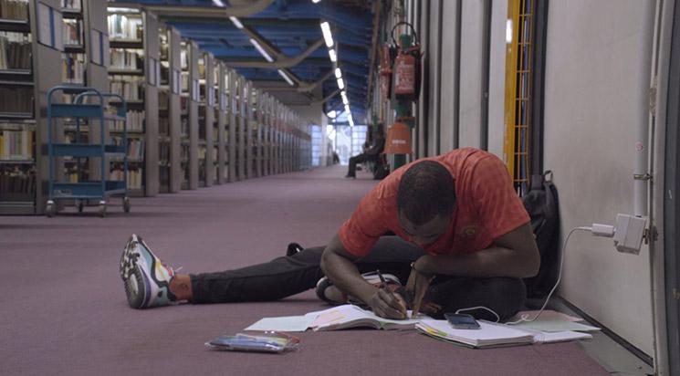 "Bibliothèque publique" précédé de "Toute la mémoire du monde"