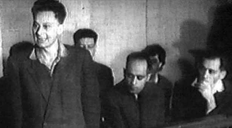 Camarades gangsters, levez-vous !