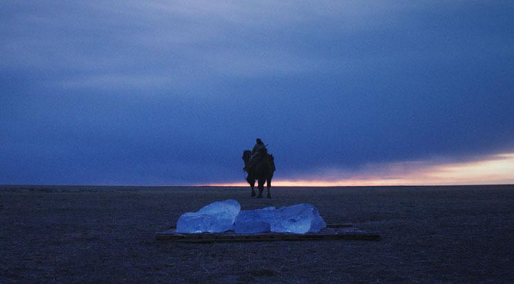 La Femme des steppes, le flic et l’oeuf