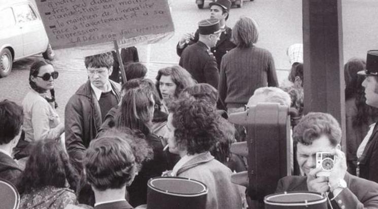 Regarde, elle a les yeux grand ouverts