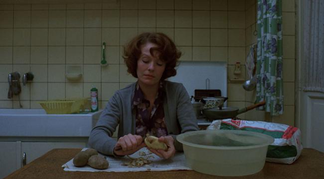  Jeanne Dielman, 23 quai du Commerce, 1080 Bruxelles © Collections CINEMATEK - @ Chantal Akerman Foundation 